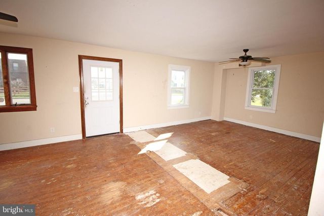 1002 BEVERLY RD, Burlington, NJ 08016