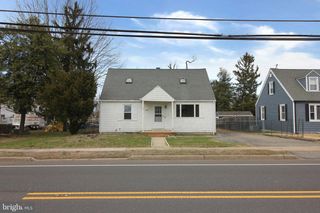 1002 BEVERLY RD, Burlington, NJ 08016