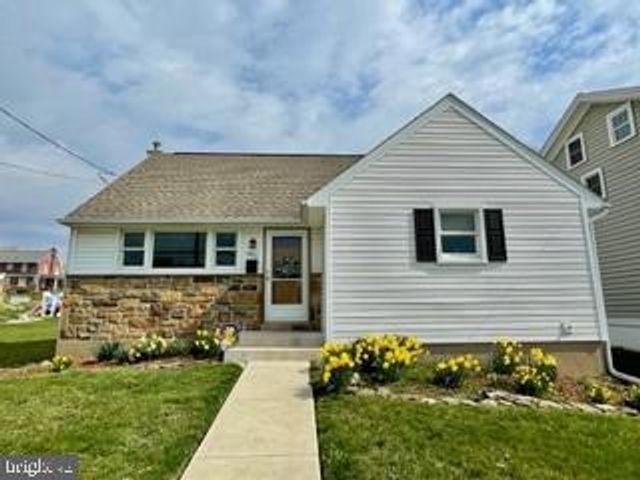 521 W CALLOWHILL ST, Perkasie, PA 18944