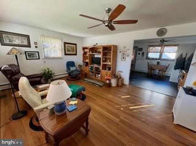 521 W CALLOWHILL ST, Perkasie, PA 18944