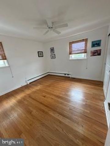 521 W CALLOWHILL ST, Perkasie, PA 18944