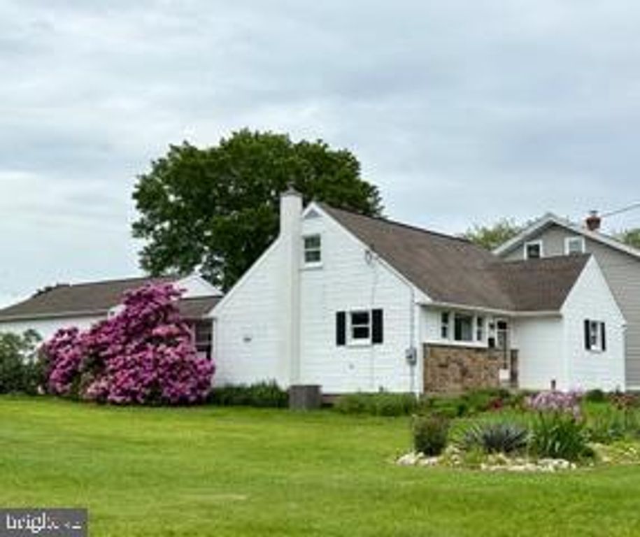 521 W CALLOWHILL ST, Perkasie, PA 18944