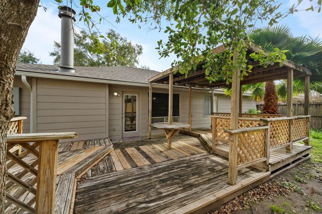 119 Wood Hollow Drive, League City, TX 77573