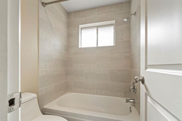 119 Wood Hollow Drive, League City, TX 77573