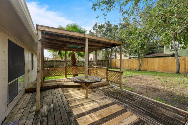 119 Wood Hollow Drive, League City, TX 77573