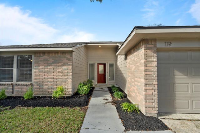 119 Wood Hollow Drive, League City, TX 77573
