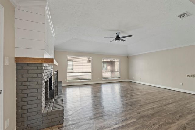 119 Wood Hollow Drive, League City, TX 77573