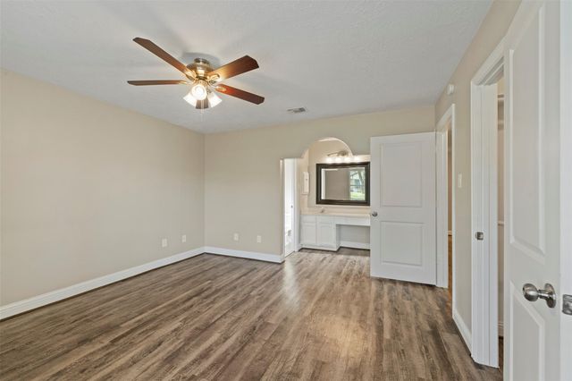 119 Wood Hollow Drive, League City, TX 77573