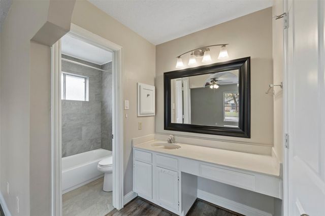 119 Wood Hollow Drive, League City, TX 77573