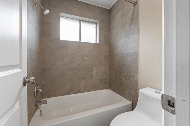 119 Wood Hollow Drive, League City, TX 77573