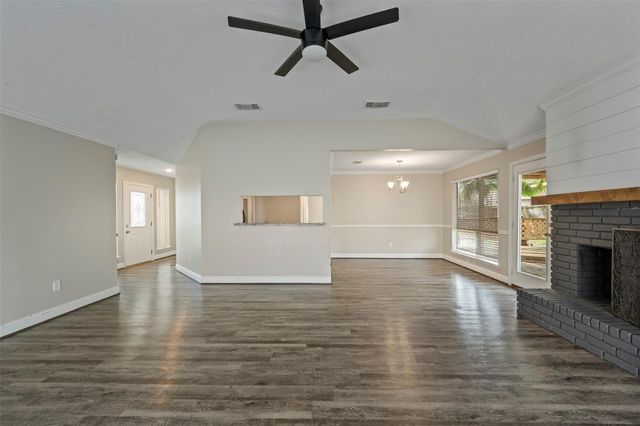 119 Wood Hollow Drive, League City, TX 77573