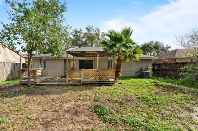 119 Wood Hollow Drive, League City, TX 77573