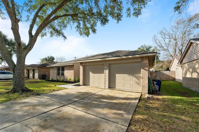 119 Wood Hollow Drive, League City, TX 77573