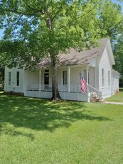 138 S Grace Street, Crockett, TX 75835