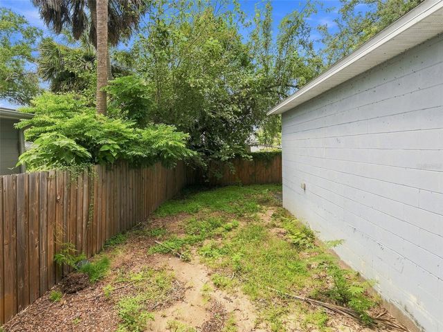 1037 E YUKON STREET, Tampa, FL 33604
