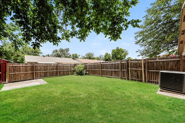 218 Longshadow Lane, Mesquite, TX 75149