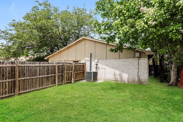 218 Longshadow Lane, Mesquite, TX 75149