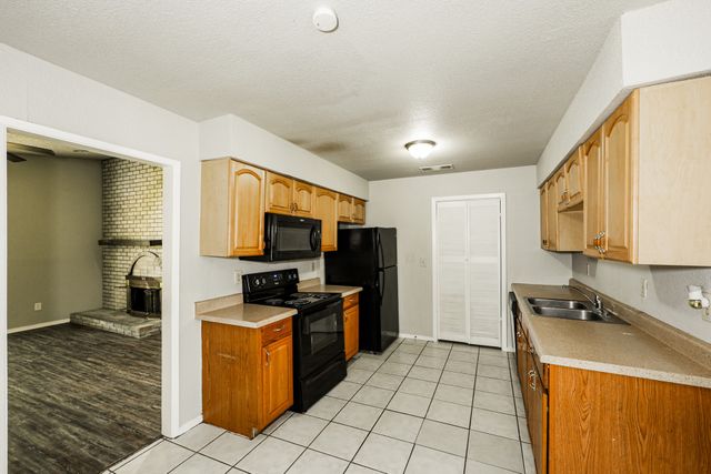 218 Longshadow Lane, Mesquite, TX 75149
