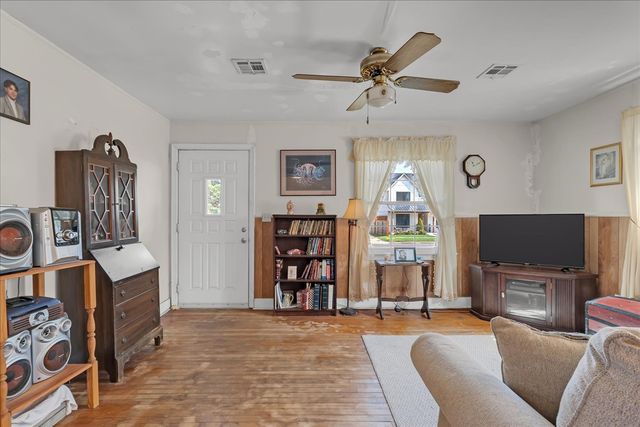 409 E Freeport Street, Broken Arrow, OK 74012