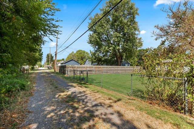 409 E Freeport Street, Broken Arrow, OK 74012