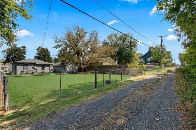 409 E Freeport Street, Broken Arrow, OK 74012