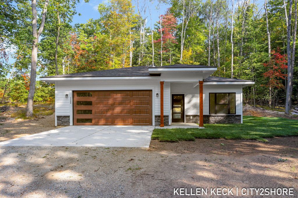 11300 Apache Wells Court, Stanwood, MI 49346