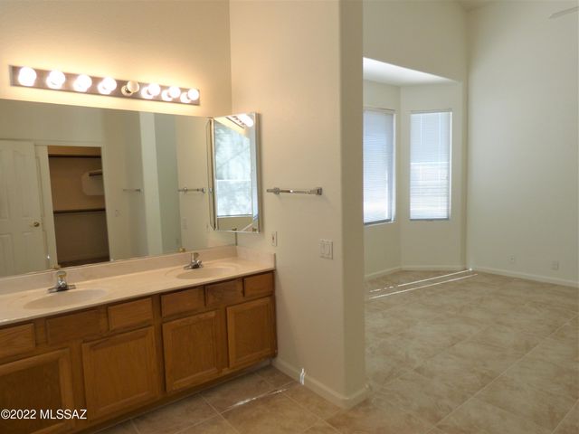 91 E FIREWHEEL Place, Oro Valley, AZ 85755