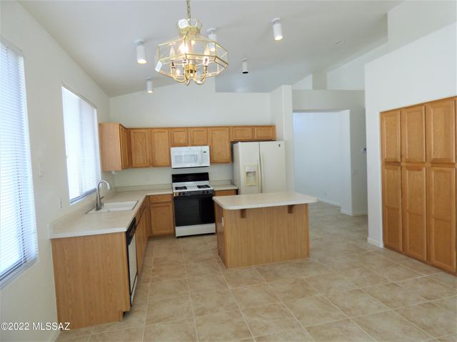 91 E FIREWHEEL Place, Oro Valley, AZ 85755