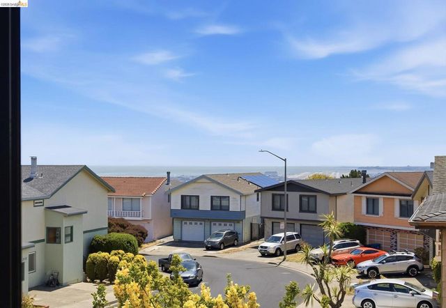 465 Verducci Dr, Daly City, CA 94015