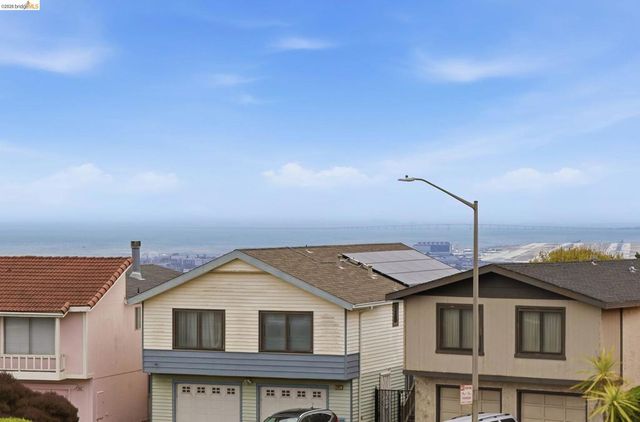 465 Verducci Dr, Daly City, CA 94015