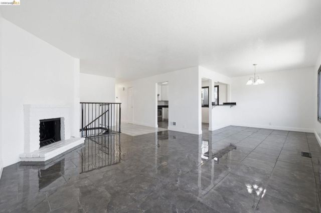 465 Verducci Dr, Daly City, CA 94015