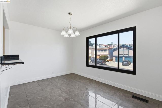 465 Verducci Dr, Daly City, CA 94015