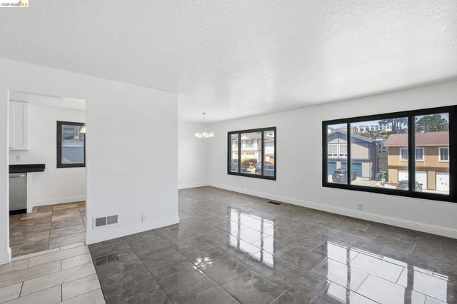 465 Verducci Dr, Daly City, CA 94015