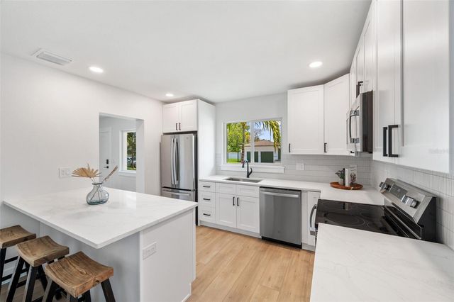 1401 49TH STREET N, St Petersburg, FL 33710