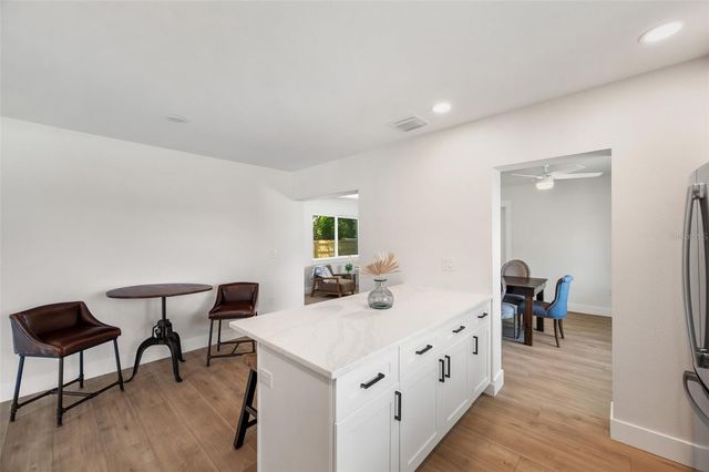 1401 49TH STREET N, St Petersburg, FL 33710