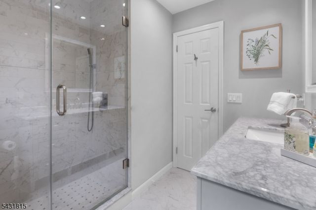 16 Trinity Pl, East Hanover Twp., NJ 07936