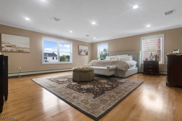 16 Trinity Pl, East Hanover Twp., NJ 07936