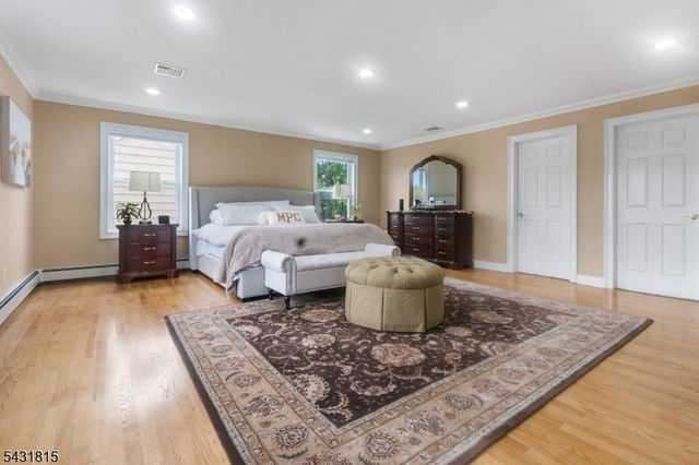 16 Trinity Pl, East Hanover Twp., NJ 07936