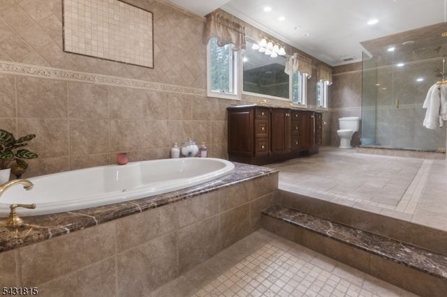 16 Trinity Pl, East Hanover Twp., NJ 07936