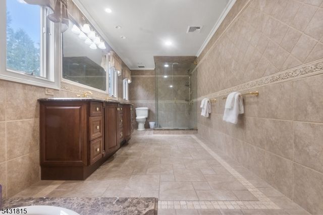 16 Trinity Pl, East Hanover Twp., NJ 07936
