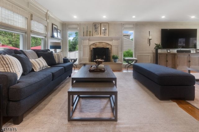 16 Trinity Pl, East Hanover Twp., NJ 07936
