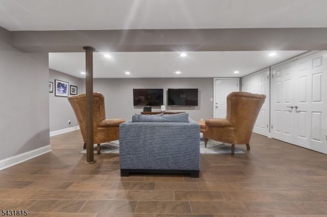 16 Trinity Pl, East Hanover Twp., NJ 07936