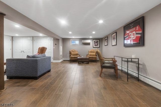 16 Trinity Pl, East Hanover Twp., NJ 07936