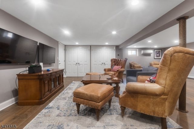 16 Trinity Pl, East Hanover Twp., NJ 07936