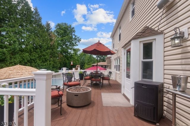 16 Trinity Pl, East Hanover Twp., NJ 07936