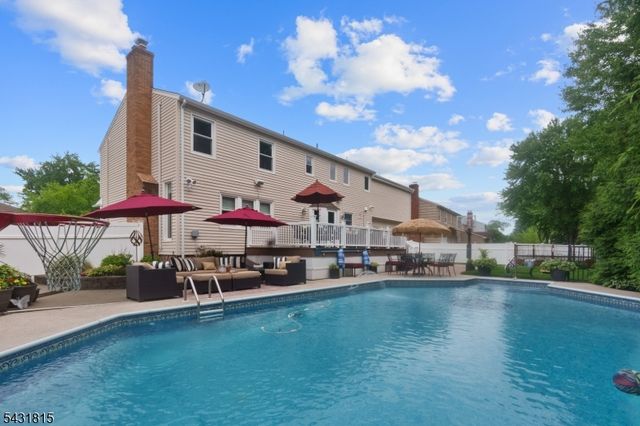 16 Trinity Pl, East Hanover Twp., NJ 07936