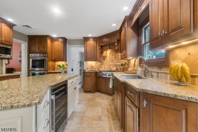16 Trinity Pl, East Hanover Twp., NJ 07936