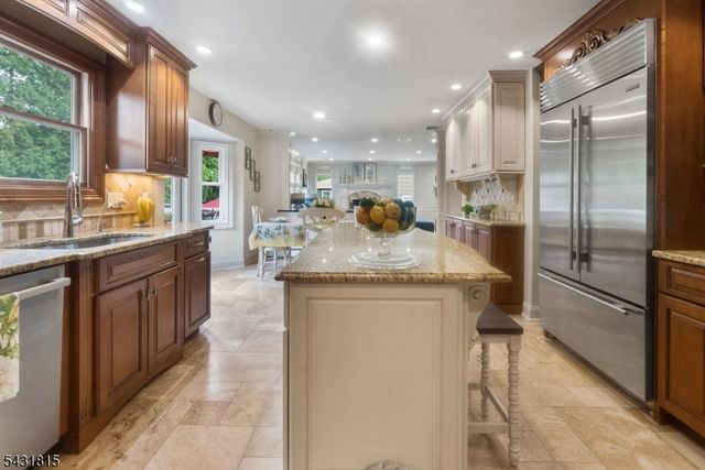 16 Trinity Pl, East Hanover Twp., NJ 07936