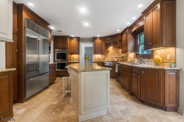 16 Trinity Pl, East Hanover Twp., NJ 07936