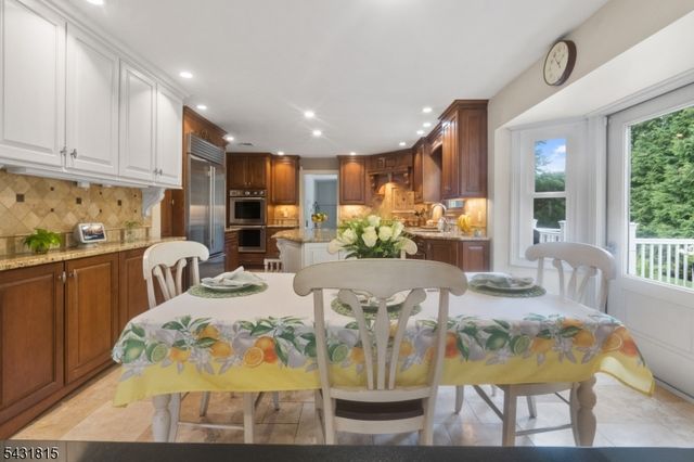 16 Trinity Pl, East Hanover Twp., NJ 07936